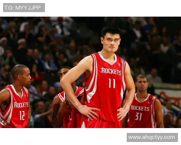 姚明在体育界的表现引发争议专家批评其领导能力与决策水平