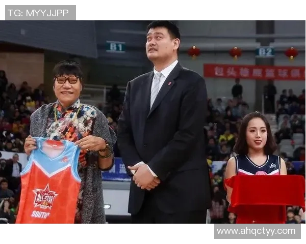 姚明佩戴头箍的背后故事与篮球生涯的深刻联系