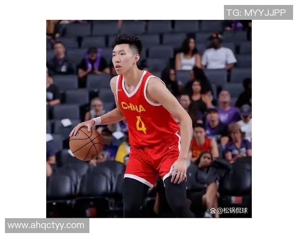 姚明在篮球场上的优雅身姿如行云流水般自如展现运动之美