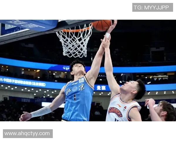 CBA激战山东队迎战南京同曦队争夺季后赛席位精彩对决即将上演 CBA激战山东队迎战南京同曦队争夺季后赛席位精彩对决即将上演