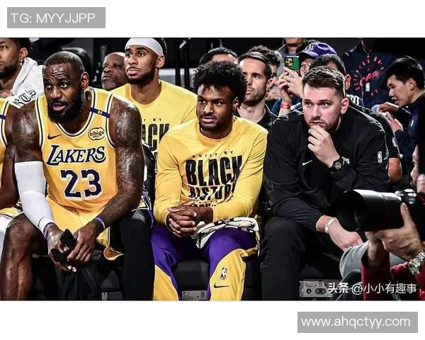 NBA篮球明星打牌趣事揭秘球场之外的竞技与友情交织 NBA篮球明星打牌趣事揭秘球场之外的竞技与友情交织